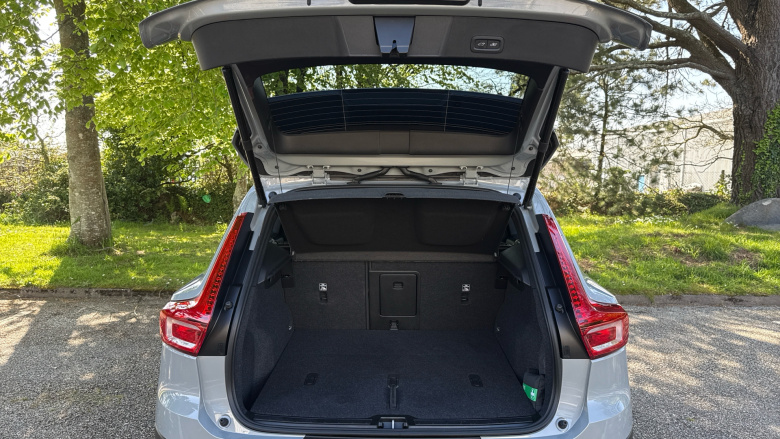 Volvo XC40 2.0 B4P Plus Dark 5dr Auto Petrol Estate